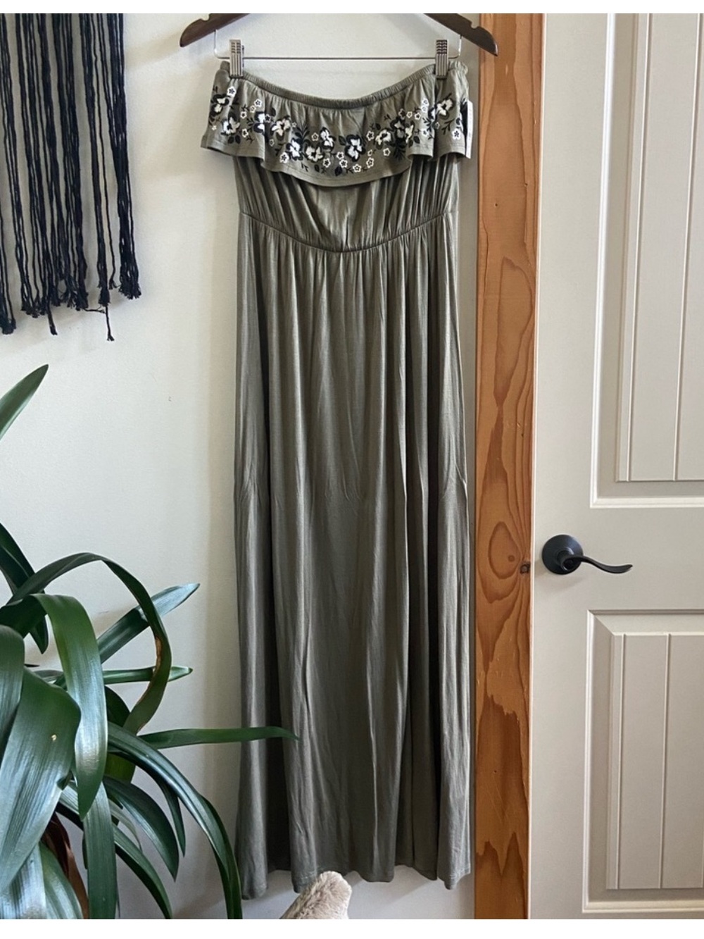 ☀️ Ardene ☀️ pale green strapless maxi dress